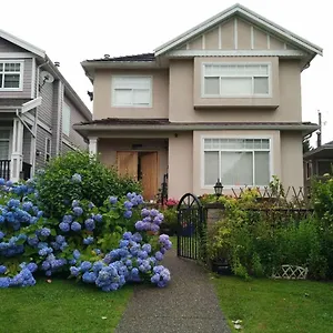  Bed & Breakfast Helen's House / Close To Skytrain And Airport