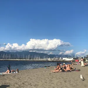  Guest house Heart Of Kitsilano Area,5 Mins Walk To Kits Beach,no Share With Other People